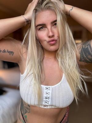 Kaylee Big Ass Big Tits Gorgeosu Blonde Mädchen gemischte heiße Schüsse