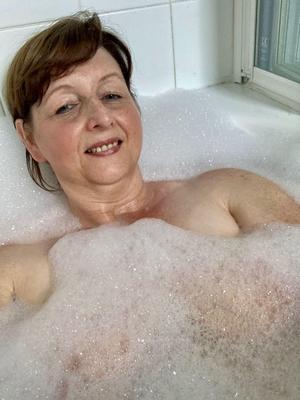 Женщина с вини