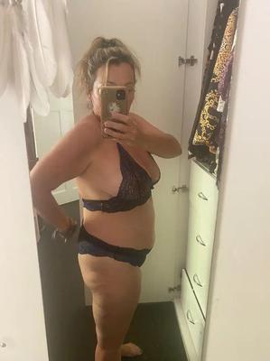 セクシーな成熟したケランドタズ