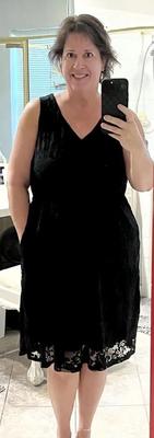 セクシーな成熟した垂れ下がったおっぱい女