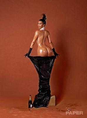 Kim Kardashian zeigt große Brüste und Arsch in nacktem Fotoshooting