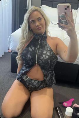 Große Titten Amateur Teen Schlampe nicht nackt