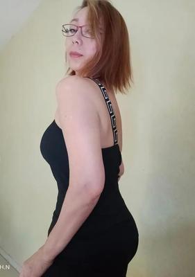 セクシーなアジアの熟女の女