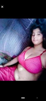 Deshi Mädchen zeigt BH