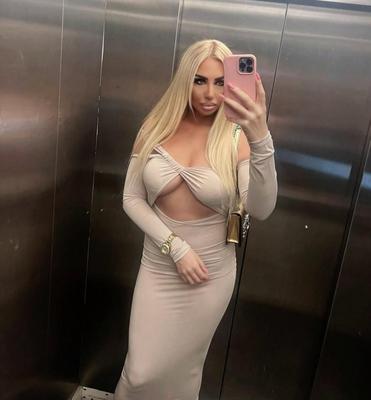 Arnesa Busty Blonde Schlampe aus Montenegro