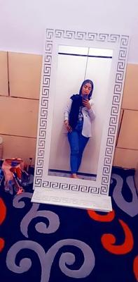 Fille iranienne avec des seins parfaits