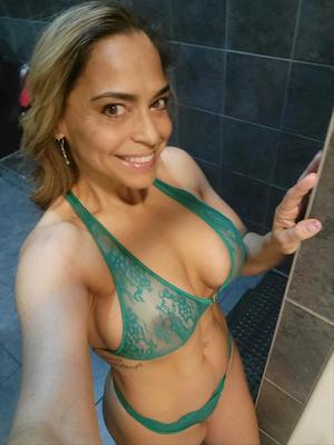 セクシーな熟女、天使