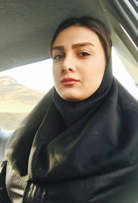 イランの少女が濡れています
