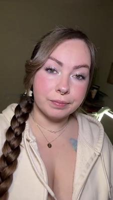 Bella énorme cul gros seins beauté bbw tik toker girl mixte hot pho