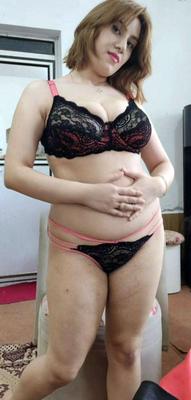 Milf iranien mature montrant son gros butin sexy