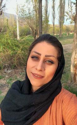 MILF iranien avec un gros mamelon