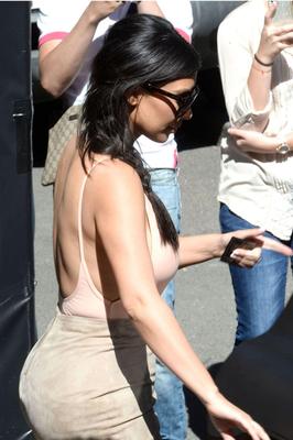 Kim Kardashian - Compras em Paris
