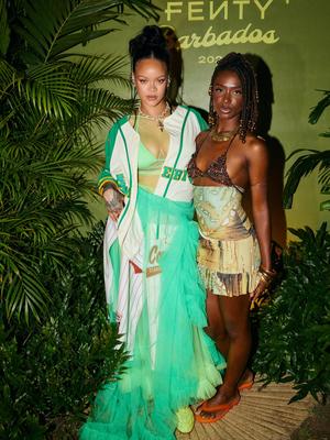 Rihanna mit Bikini Top bei Fenty X Puma Party in Barbados