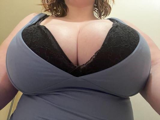 Busty babe showing off her huge tits and perfect body