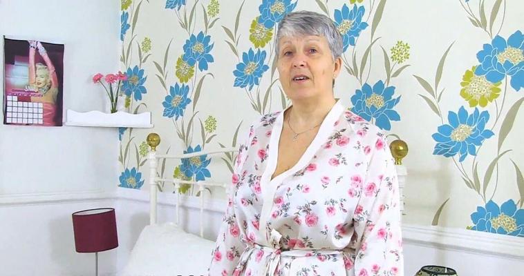 Savana reife Dame mit schönen Busen