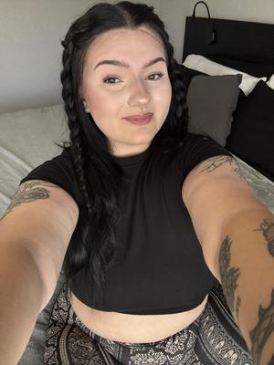 Renea Big Ass Big Boobs brunette bbw fille mixtes