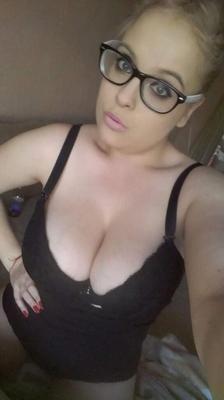 Yo Busty Blonde
