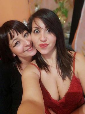 cleavage décolletés 
