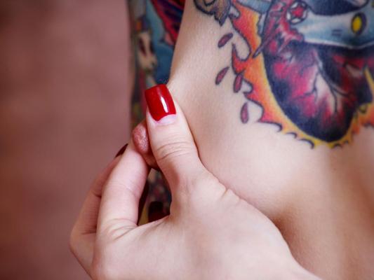 Pellizcos pezones (placer y dolor)
