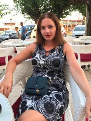 Heiße Frauen, die Kleider tragen (nicht nackt)