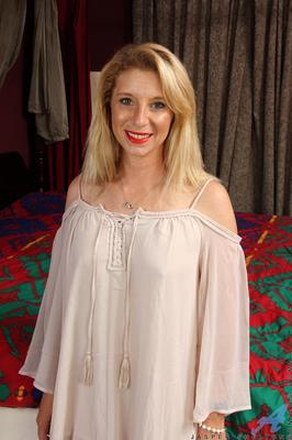 . Jasper Shelton. Strawberry blonde MILF