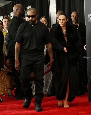 Bianca Censori: Ausstellungswissenschaftler auf dem roten Teppich, mit freundlicher Genehmigung von Kanye West