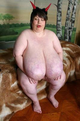 BEAUTIFUL BIG MATURE BOSOMS KAROLA