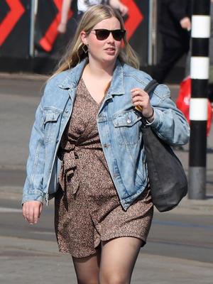 Sexy chubby women (Beauties in Skirts BBW)