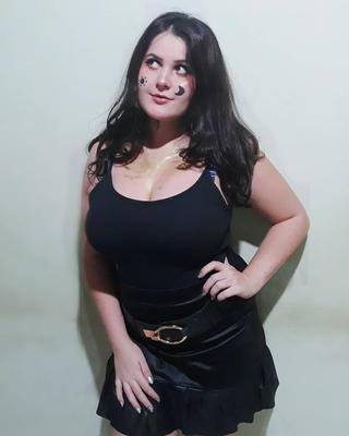 Julia das große Fettschwein Latina BBW Slut Repost und enthüllt sie