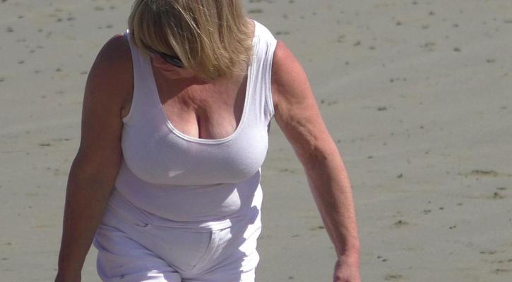 nn vollbusige blonde Oma