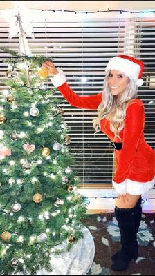 AI amiga de hijastras (señora Claus tetas)