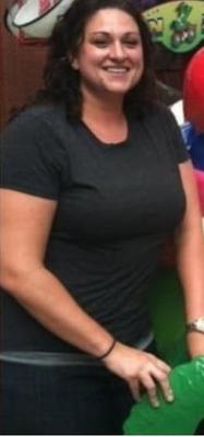 Plus Size Curly Haired BRUNETTE MILF mit großen Titten