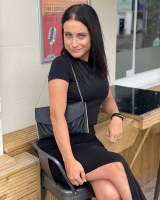 Stunning MILF Nicole