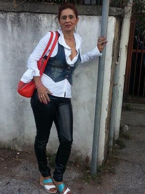  	 Marieta a Gipsy MILF from Romania P.