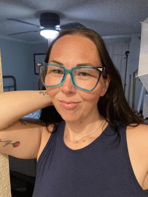Biene Big Ass Big Saggy Tätowierte Titten milf mit Brille gemischt heiß