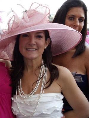 Michelle mostrando sus sorprendentemente grandes tetas en Mardi Gras