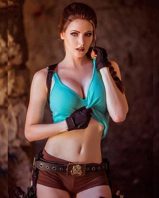 Cosplay Babes Lara Croft