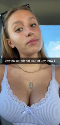 Yo teen dasha montre ses seins.