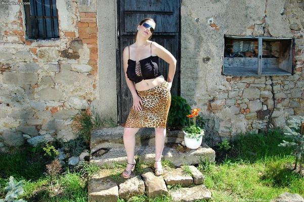 Terry Nova Leopard Rock im Freien