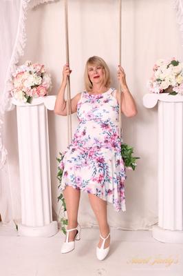 . Elle also known as Lady Jane. A sexy fat Granny