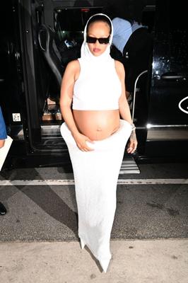 Die schwangere Rihanna kommt in Giorgio Baldi in Santa Monica an