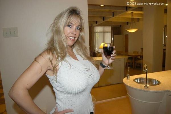 Big tit spunk queens in tight tops