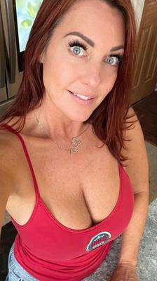 Beautiful Breasts Cleavage Teasing the titties 