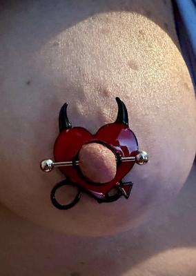 Elena Piercing Titts 