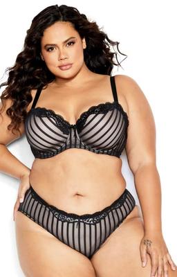 Plus -Größe Dessous -Modelle