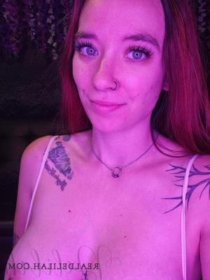 デリラビッグバットおっぱいタトゥードセクシーな美しさの妻ミックスホットショット