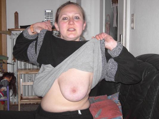Hey mom, show me one tit! 