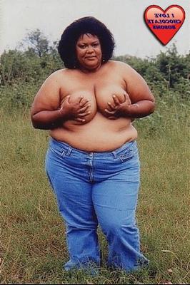 Grandes dames avec des seins de chocolat