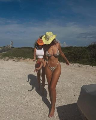 TPA le paroxym asile Madeline Hope Hadelinemope Instagram