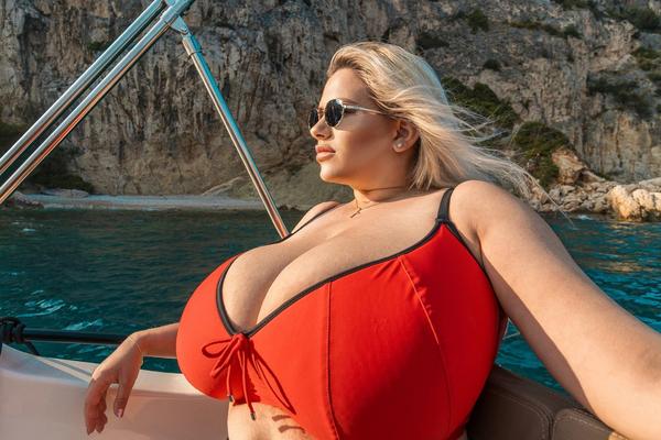 Nina Giant Boobs Big Butt Beauty Blonde Milf Mixed Hot Shots
